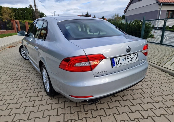 Skoda Superb cena 36900 przebieg: 270000, rok produkcji 2014 z Miłosław małe 154